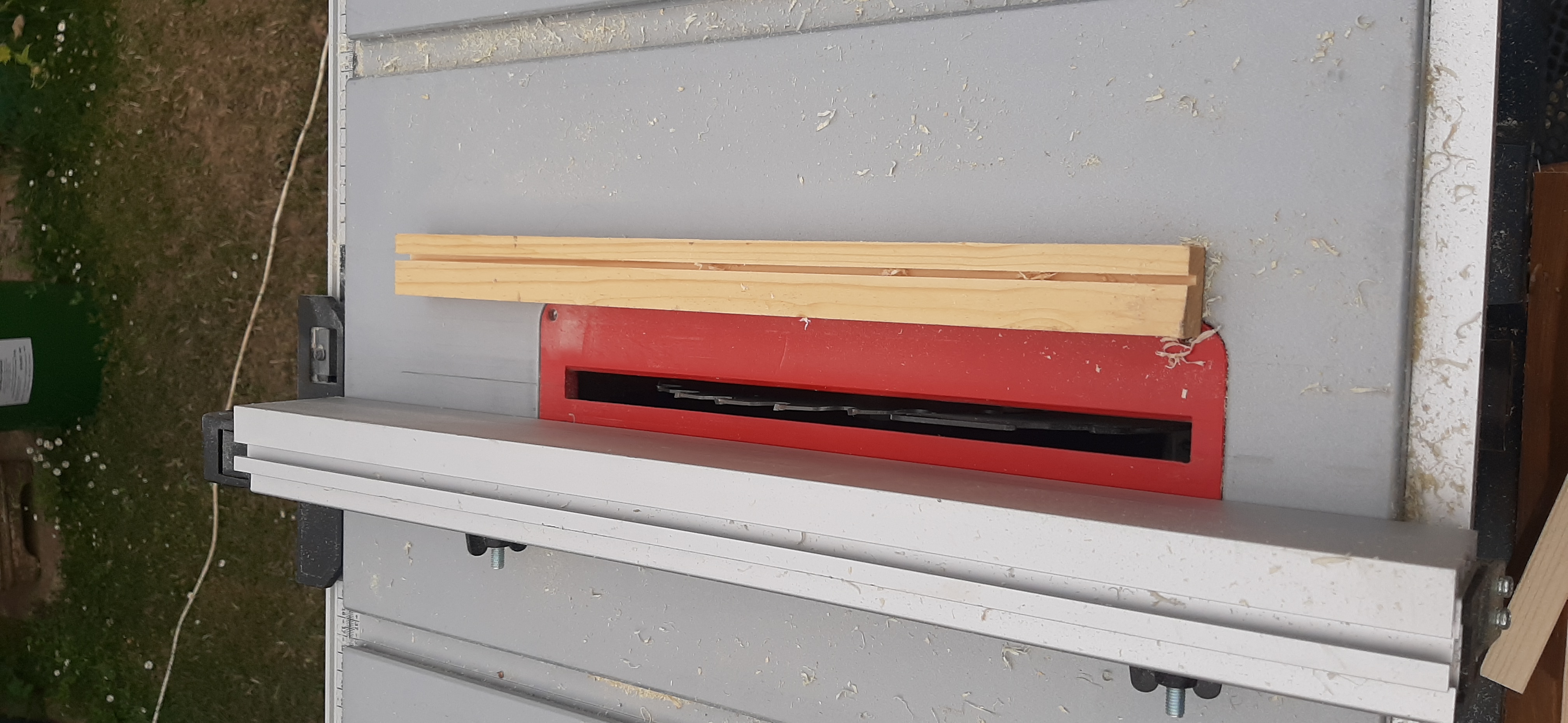 Bienenflucht Leisten2