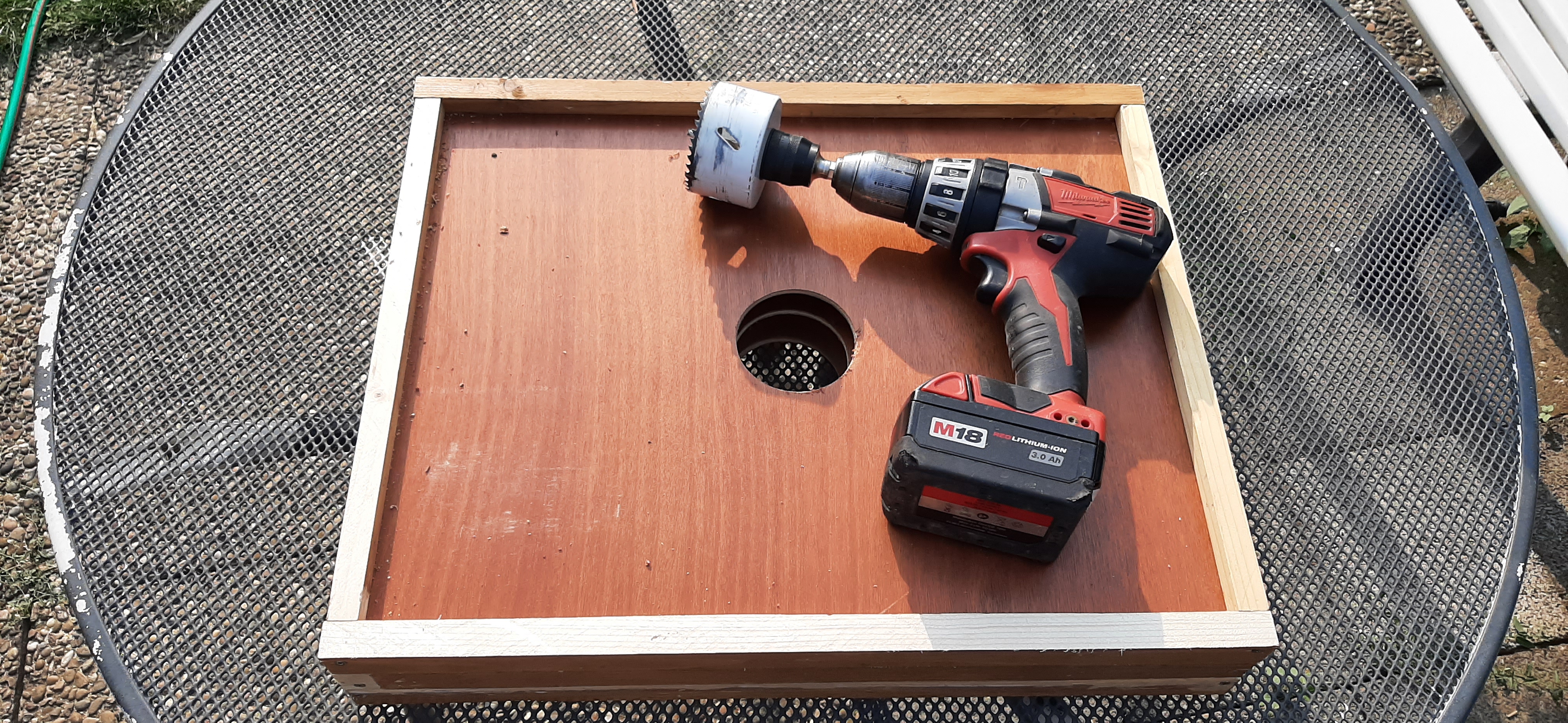 Bienenflucht Loch bohren